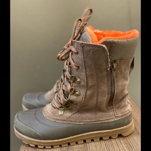 Bare Traps Yasmen side zip boots.